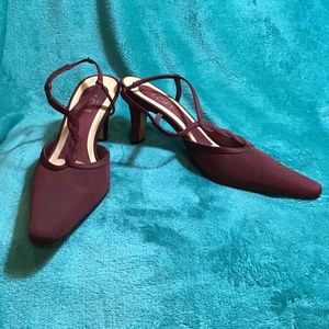 💚3/$25 Ann Taylor Loft 7 M burgundy 3” heels twist strap design narrow tip toe